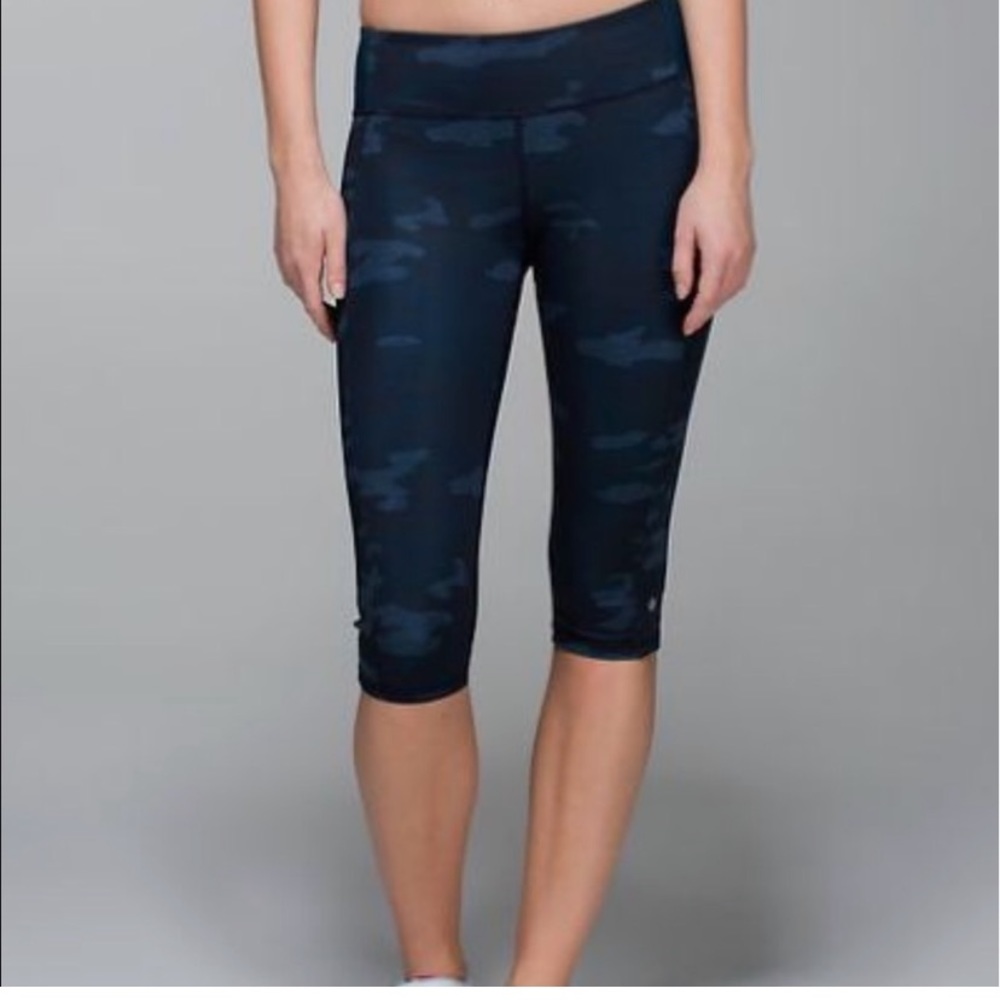 Lululemon crop Capri legging yoga pants blue teal camo size 6